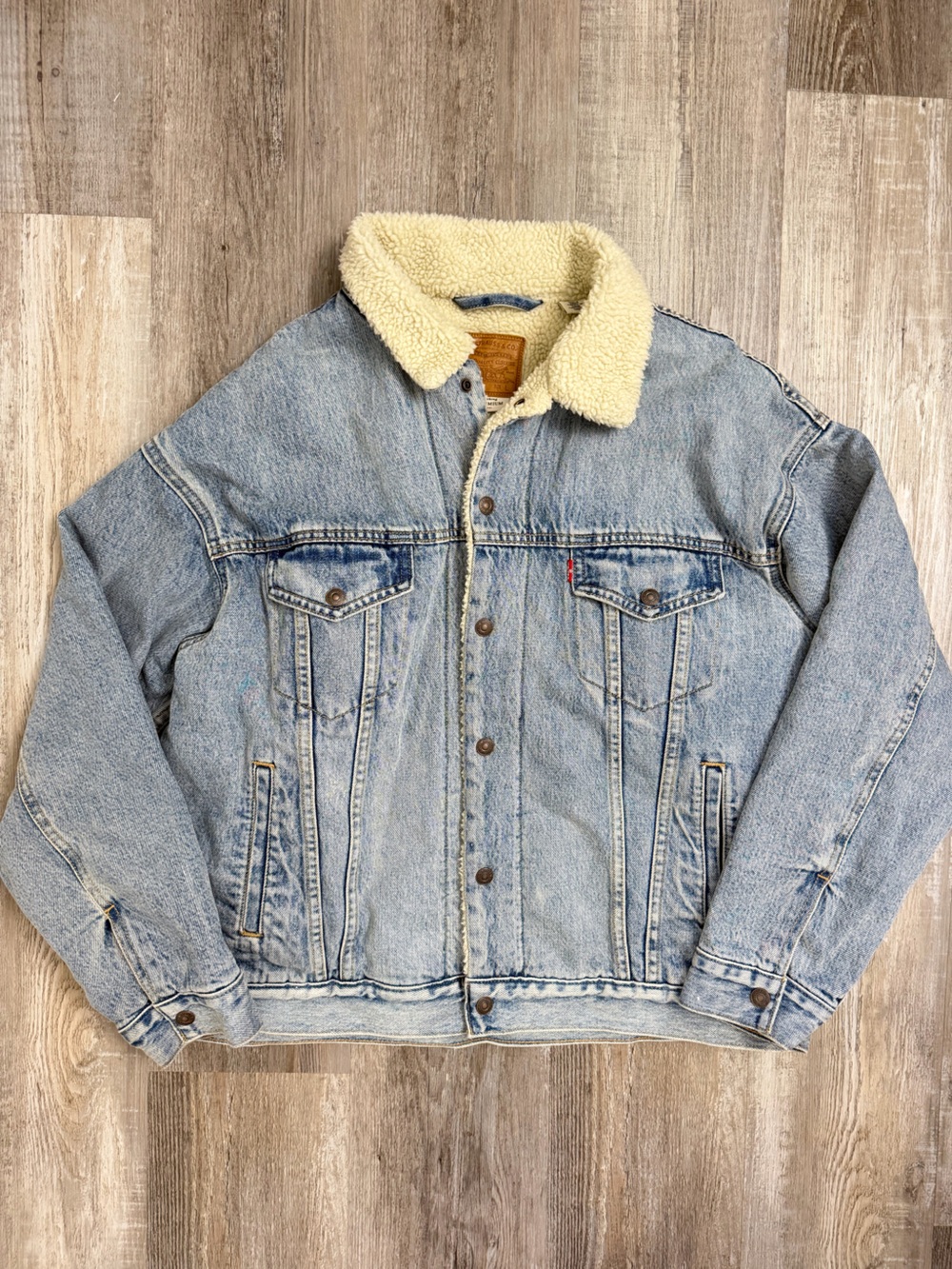 Levis Women’s Sherpa Lined Denim Jacket, size Large like NEW🔥